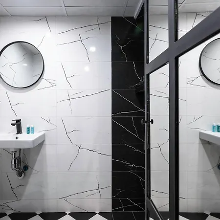 Art-inspired Flat With Private Garage Apartment Sofia
