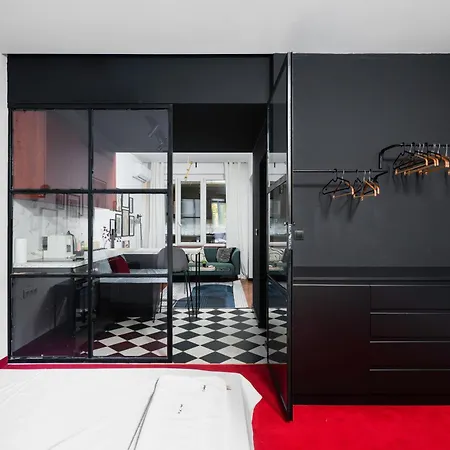 Art-inspired Flat With Private Garage Apartment