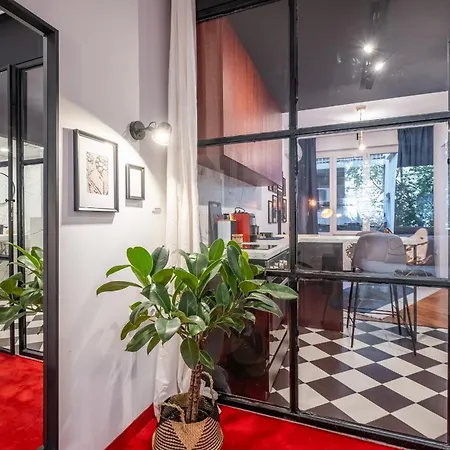 Apartment Art-inspired Flat With Private Garage *